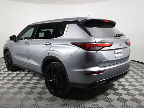 Used 2022 Mitsubishi Outlander SE AWD/4WD image 4