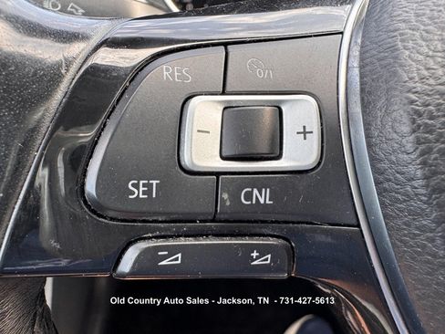 Used 2018 Volkswagen Tiguan SE w/ Panoramic Sunroof Package FWD image 31