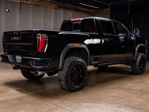 Used 2025 GMC Sierra 2500 AT4X image 10