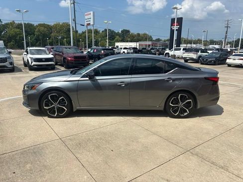 Used 2023 Nissan Altima 2.5 SR w/ SR Premium Package FWD image 4
