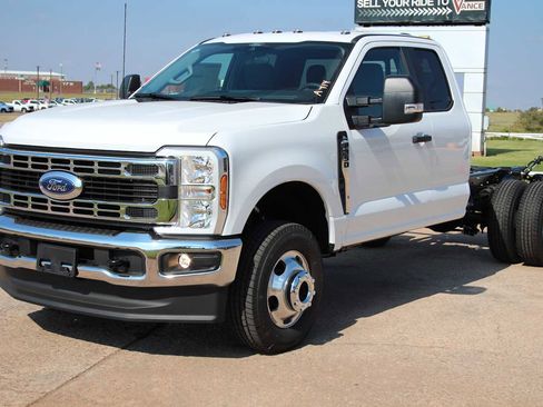 New 2026 Ford F350 XL w/ XL Chrome Package image 3