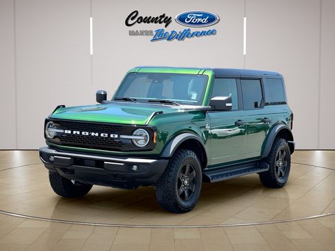 Used 2025 Ford Bronco Outer Banks AWD/4WD image 2