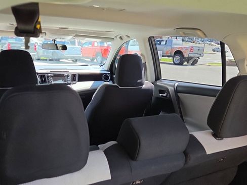 Used 2016 Toyota RAV4 XLE FWD image 16