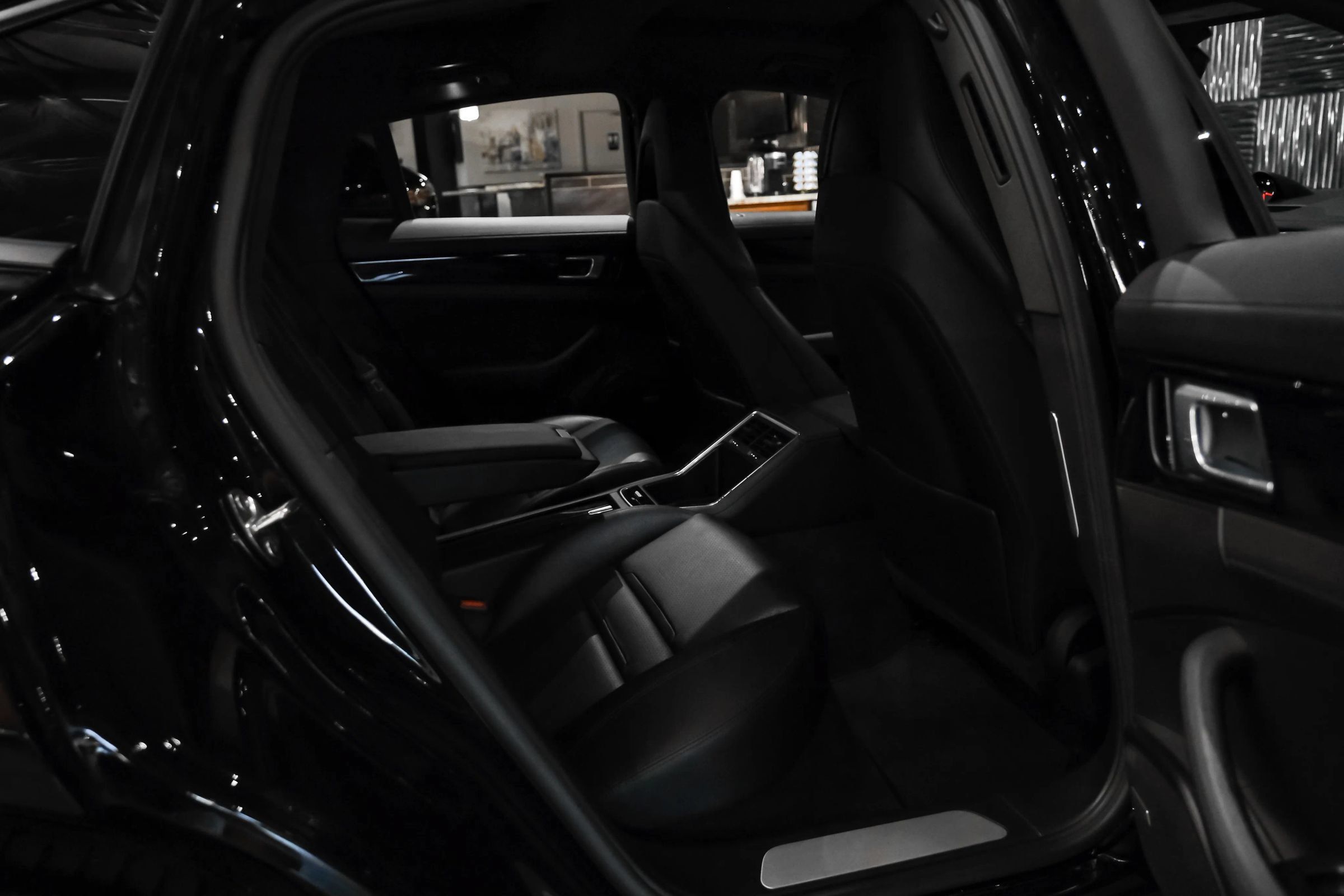 Used 2019 Porsche Panamera 4 AWD/4WD image 34