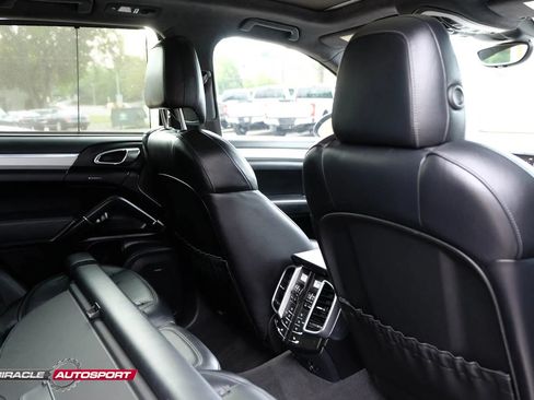 Used 2014 Porsche Cayenne Turbo AWD/4WD image 37