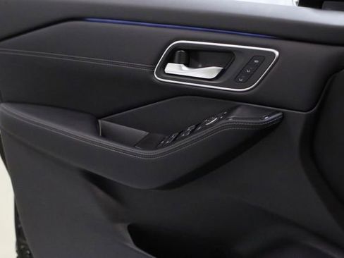 New 2026 Nissan Rogue Platinum image 11