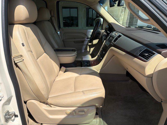 Used 2013 Cadillac Escalade ESV Luxury RWD image 22