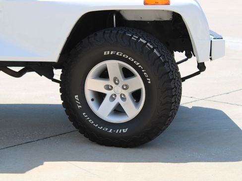 Used 1991 Jeep Wrangler Renegade AWD/4WD image 35