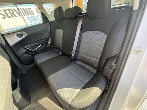 Used 2021 Kia Soul LX image 9