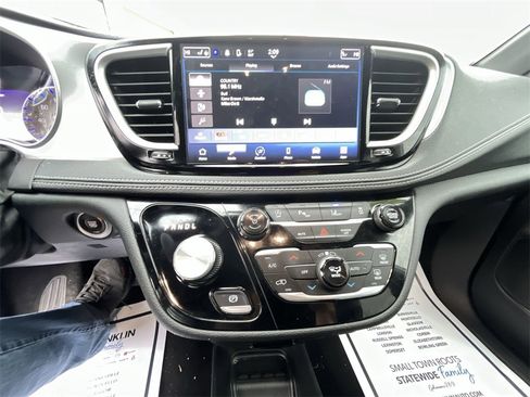 Used 2024 Chrysler Pacifica Touring-L w/ S Appearance Package image 18