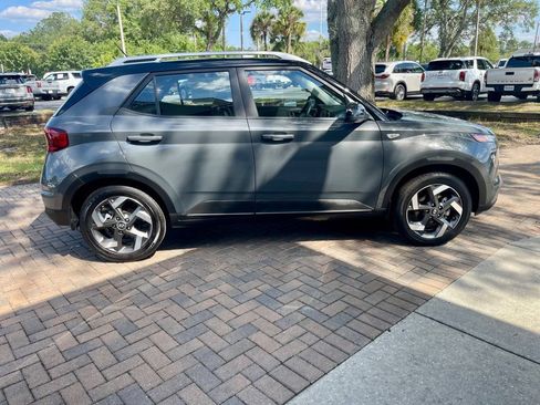 Used 2026 Hyundai Venue SEL FWD image 7