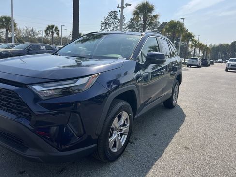 Used 2022 Toyota RAV4 XLE w/ Convenience Package image 5