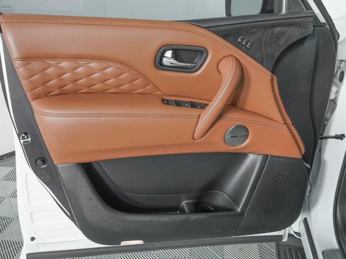 Used 2024 INFINITI QX80 Sensory w/ Cargo Package image 16