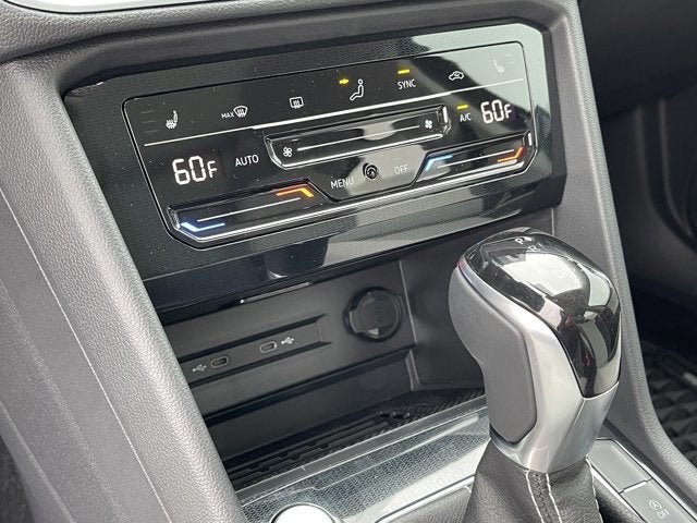 New 2025 Volkswagen Taos SE FWD image 27