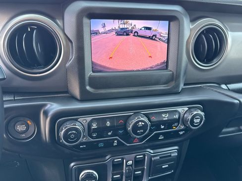 Certified 2023 Jeep Wrangler Unlimited w/ Cold Weather Group AWD/4WD image 31