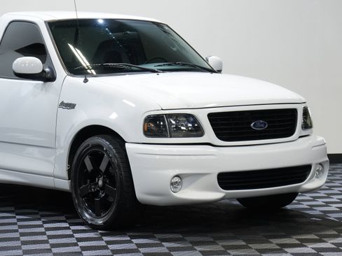 Used 2004 Ford F150 Lightning RWD image 9