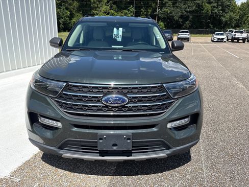 Used 2023 Ford Explorer XLT w/ Equipment Group 202A AWD/4WD image 2