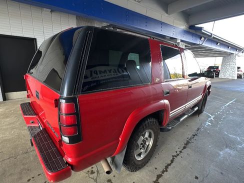 Used 2000 Chevrolet Tahoe Z71 w/ Comfort & Security Pkg AWD/4WD image 5