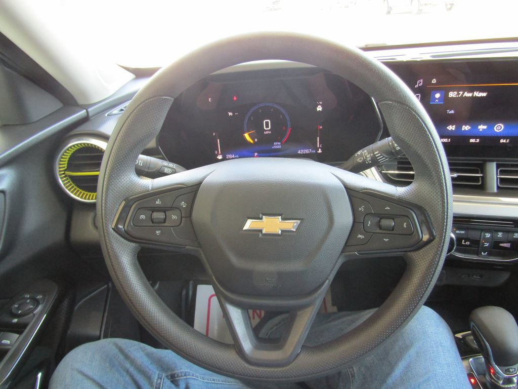 Used 2024 Chevrolet Trax LT FWD image 19
