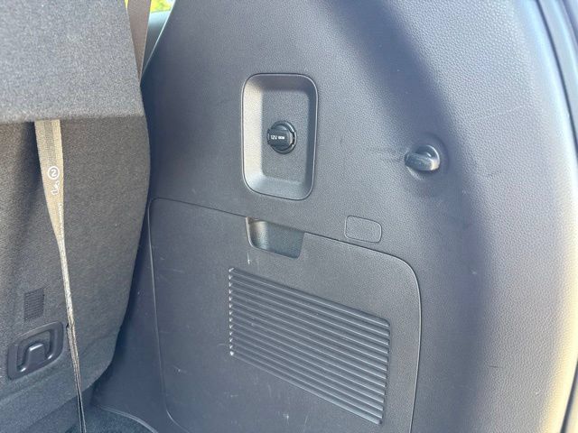 Used 2025 Kia Carnival FWD image 43