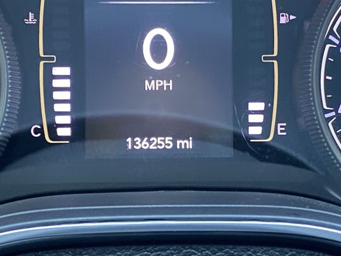 Used 2019 Jeep Cherokee Latitude Plus FWD image 23