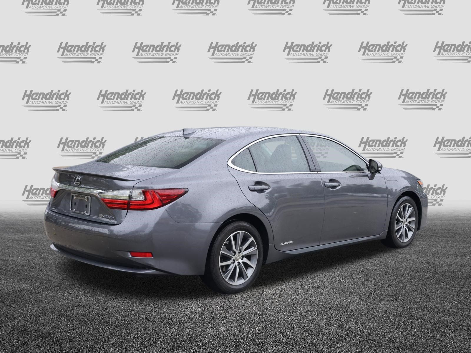 Used 2016 Lexus ES 300h w/ Luxury Package w/Wood Trim FWD image 9