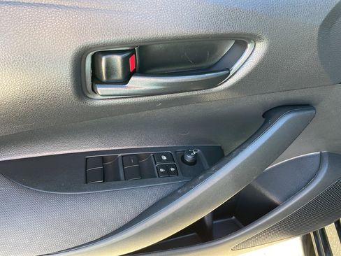Used 2022 Toyota Corolla LE image 9