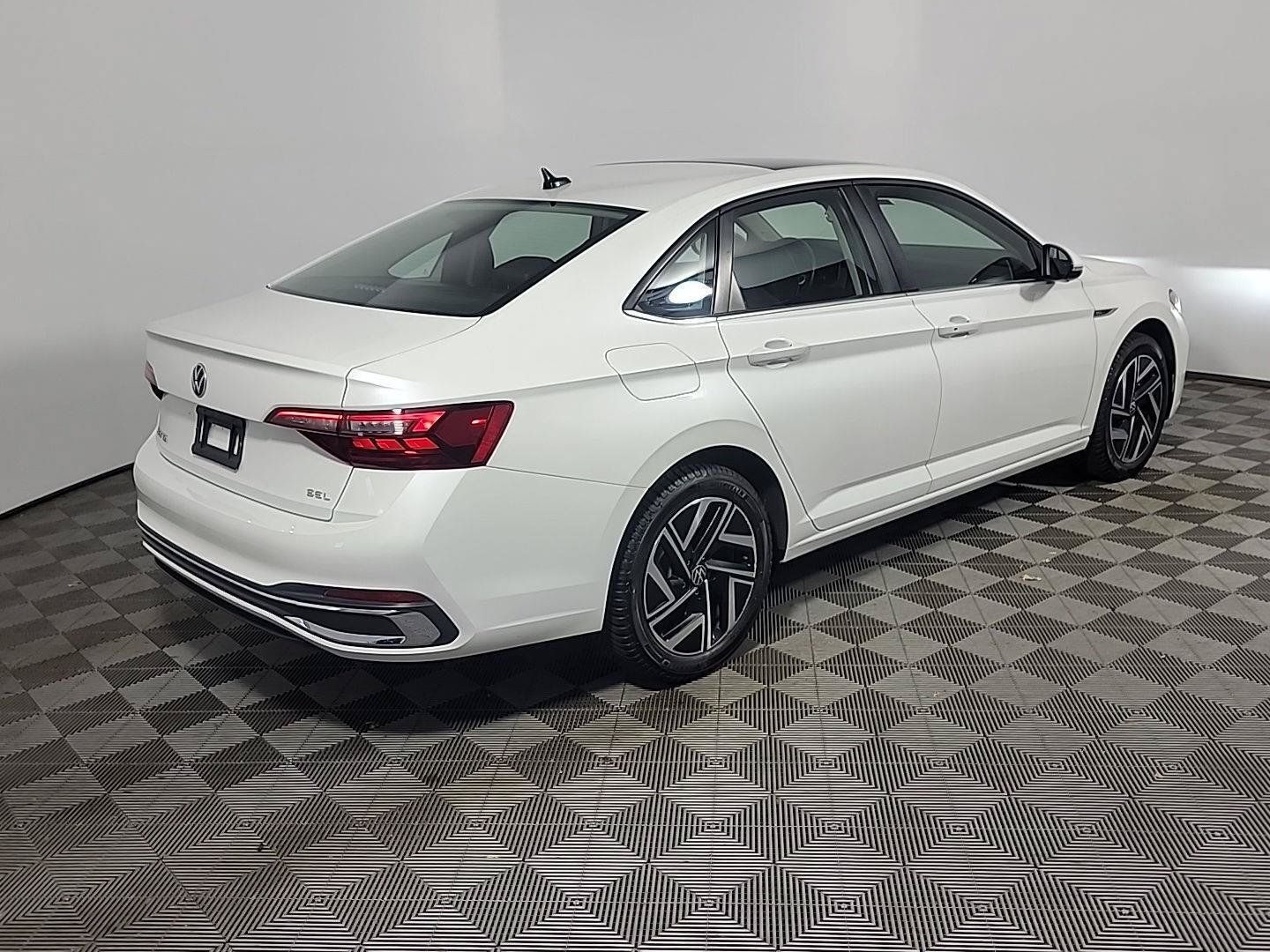 Used 2022 Volkswagen Jetta SEL FWD image 4