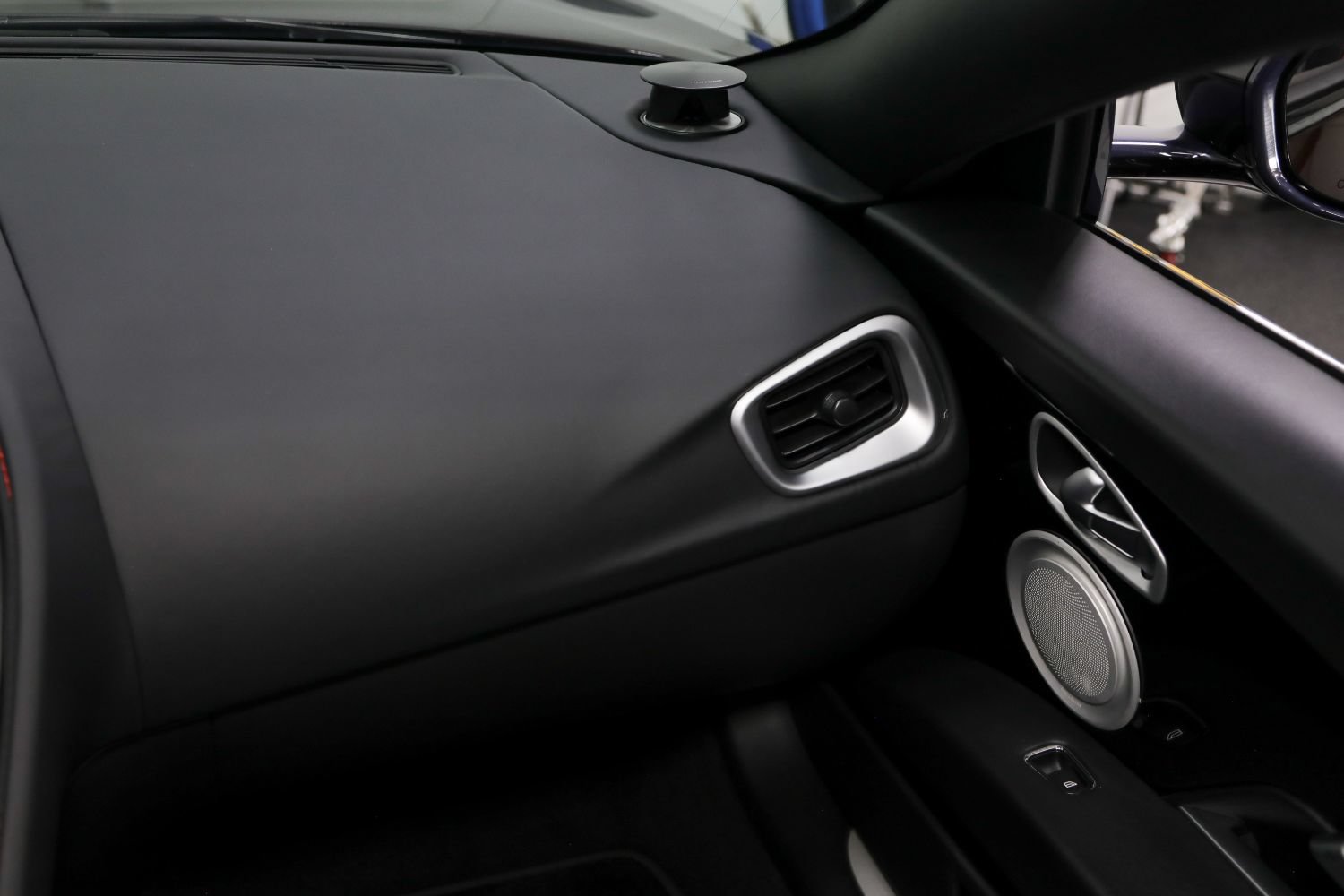 Used 2019 Aston Martin DB11 Volante RWD image 42