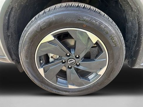 Used 2024 Nissan Rogue SV image 10