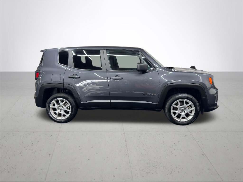 Used 2023 Jeep Renegade Latitude AWD/4WD image 9