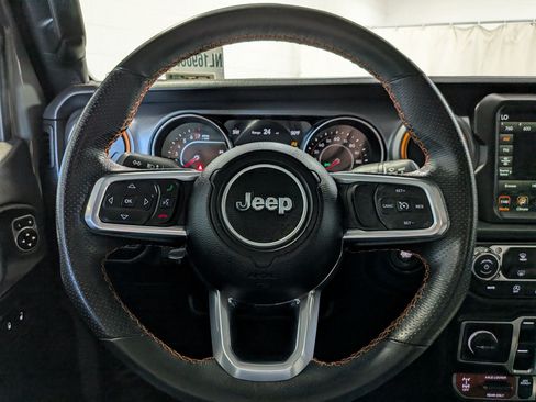 Used 2022 Jeep Gladiator Mojave w/ Trailer Tow Package AWD/4WD image 17