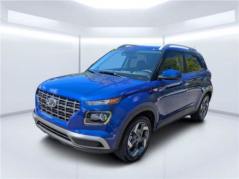 Certified 2025 Hyundai Venue SEL FWD image 7
