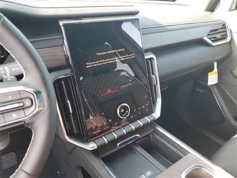 New 2025 GMC Acadia Denali w/ Super Cruise Package image 26