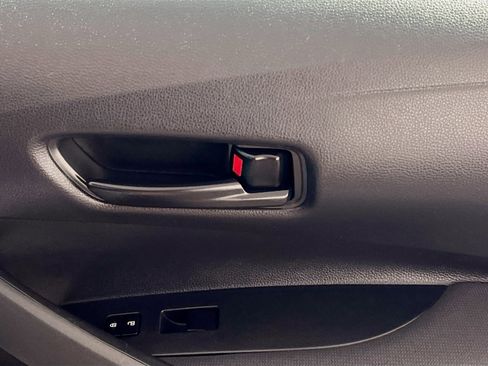 Used 2025 Toyota Corolla LE FWD image 31