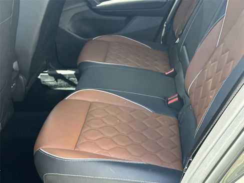 Used 2025 Volkswagen Tiguan SEL R-Line AWD/4WD image 15
