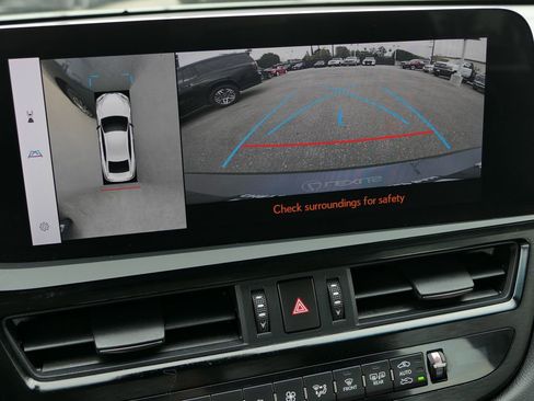 Used 2024 Lexus ES 300h w/ Accessory Package (Z2) image 21