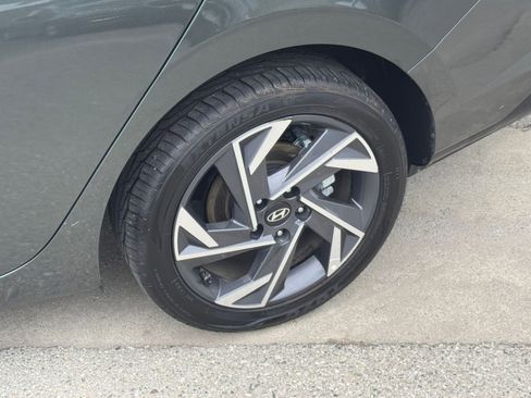 Used 2025 Hyundai Elantra Limited image 33