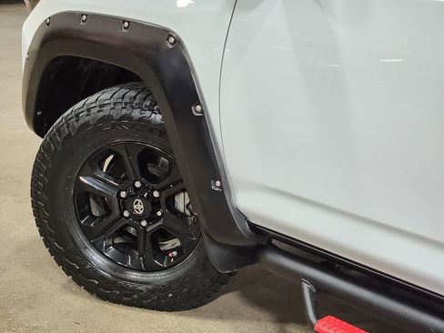 Used 2020 Toyota 4Runner SR5 Premium image 24