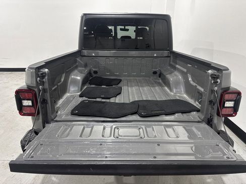 Used 2021 Jeep Gladiator Willys image 26