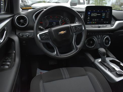 Used 2025 Chevrolet Blazer LT AWD/4WD image 18