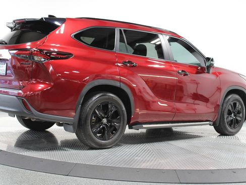Used 2024 Toyota Highlander XLE image 13