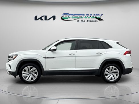 Used 2020 Volkswagen Atlas Cross Sport SE w/ Panoramic Sunroof Package image 3