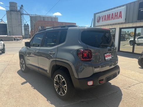 Used 2023 Jeep Renegade Trailhawk w/ Sun/Sound Group AWD/4WD image 9