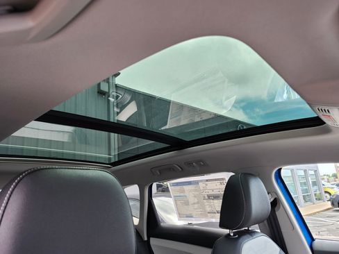 New 2025 Volkswagen Taos SEL image 19