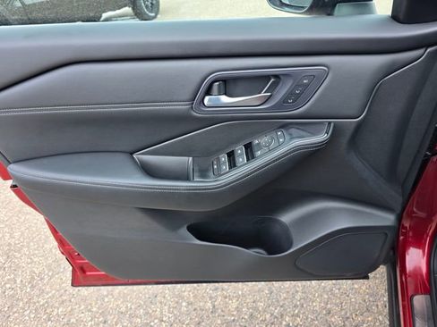 Used 2024 Nissan Rogue SL w/ SL Premium Package image 25