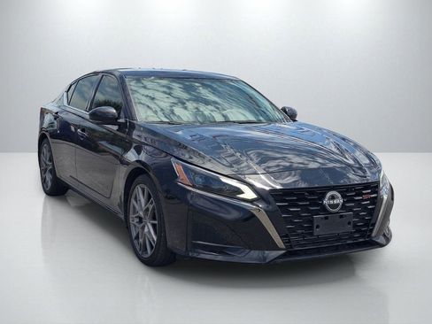 Used 2023 Nissan Altima 2.0 SR FWD image 3
