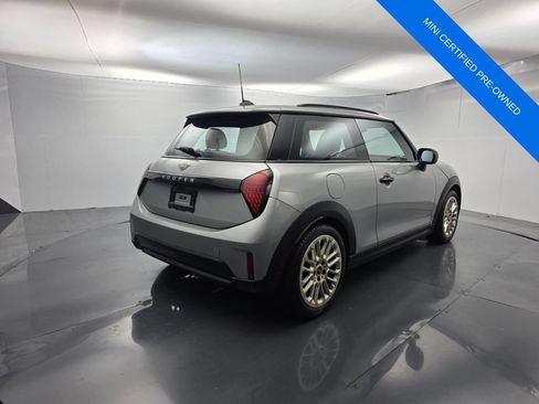 Used 2025 MINI Cooper 2-Door Hardtop FWD image 4