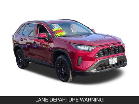 Used 2021 Toyota RAV4 LE FWD image 2