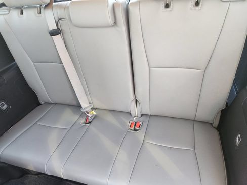 Used 2024 Toyota Highlander Platinum FWD image 27